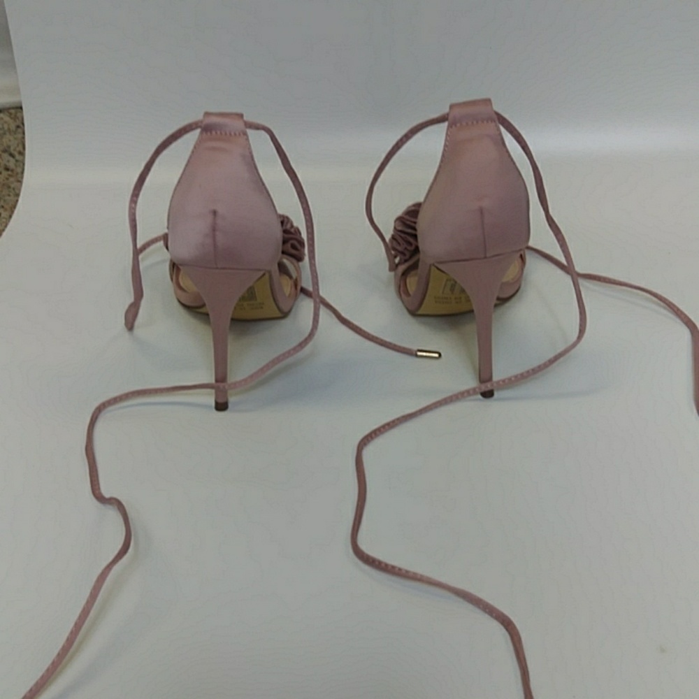 Beautiful pink heels - Picture 4 of 8